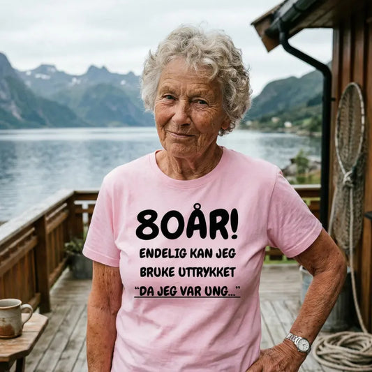 80ARSGAVE-EndeligkanjegsiDajegvarungproduktbilde
