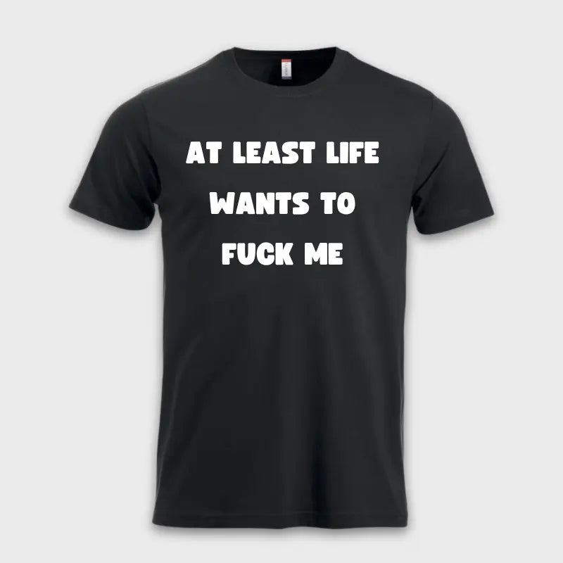 Morsomme_T-skjorter_-_At_least_life_wants_to_f_me_sort